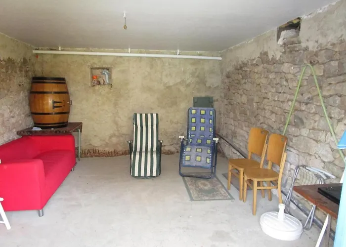 Familial Avec Cheminee, Ping-pong, Pres De La Grotte De Et Du Chateau De Hautefort - Fr-1-616-8 * Tourtoirac